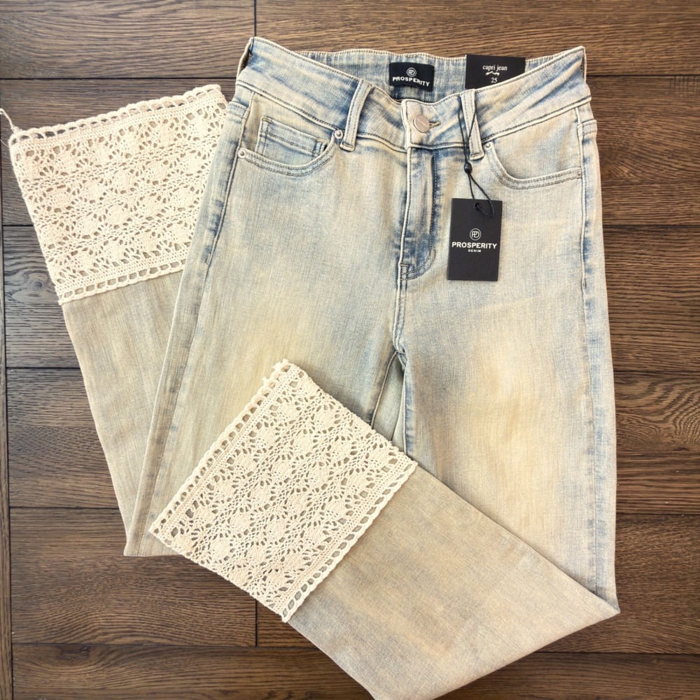 Prosperity Denim Light Wash Crochet Lace Trim Capri Jeans 25 NWT Boho High Rise
